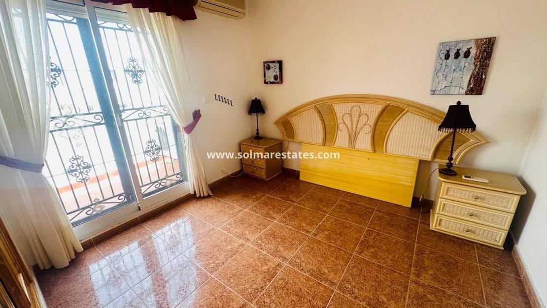 Pareado de 3 habitaciones en Los Montesinos en venta con piscina - 179.000 € (Ref: 9922702)