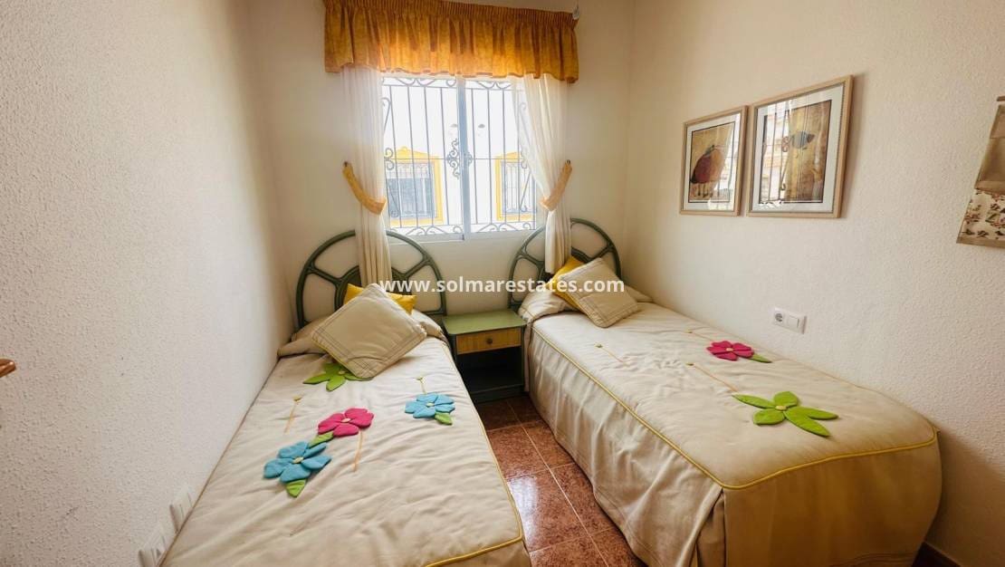Pareado de 3 habitaciones en Los Montesinos en venta con piscina - 179.000 € (Ref: 9922702)