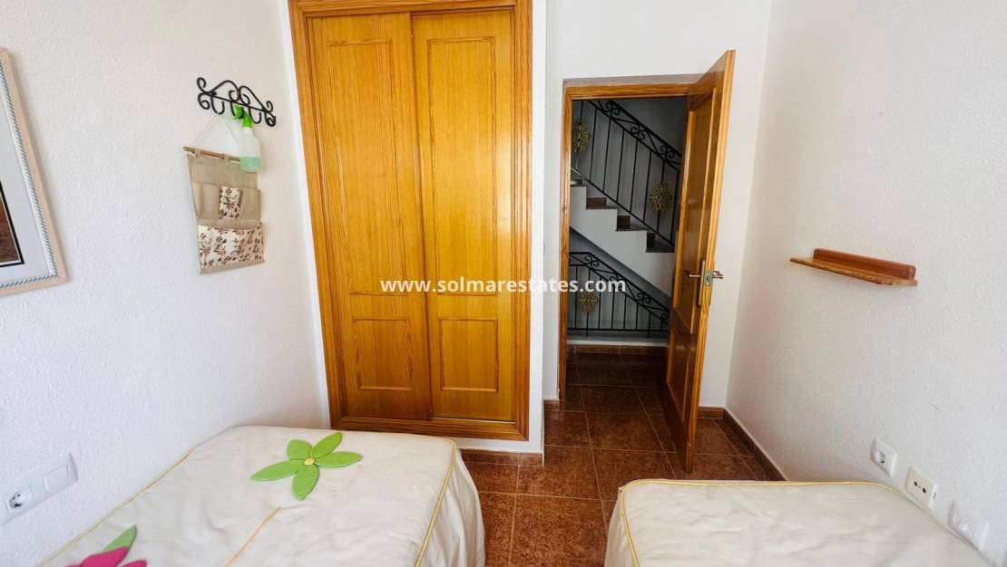 Pareado de 3 habitaciones en Los Montesinos en venta con piscina - 179.000 € (Ref: 9922702)