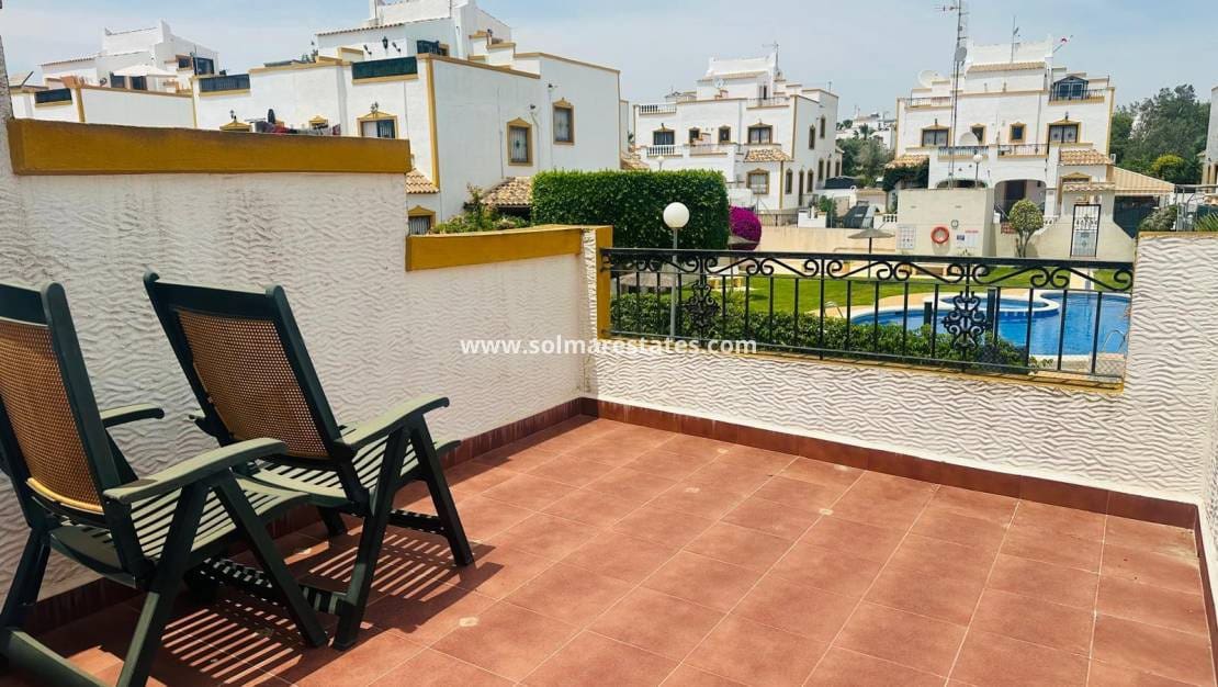 Pareado de 3 habitaciones en Los Montesinos en venta con piscina - 179.000 € (Ref: 9922702)