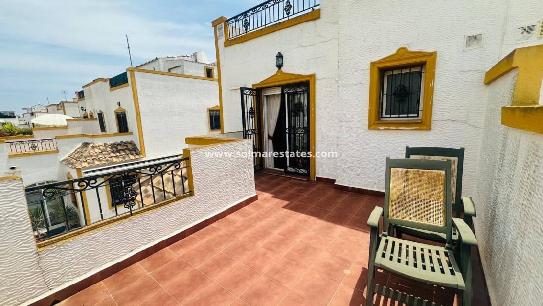 Pareado de 3 habitaciones en Los Montesinos en venta con piscina - 179.000 € (Ref: 9922702)