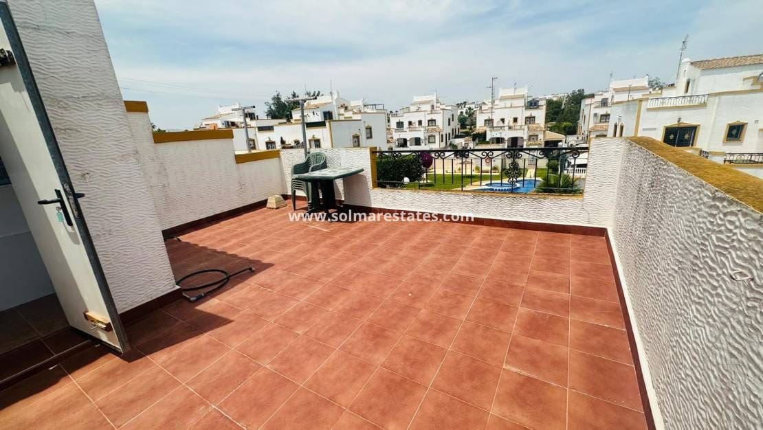 Pareado de 3 habitaciones en Los Montesinos en venta con piscina - 179.000 € (Ref: 9922702)