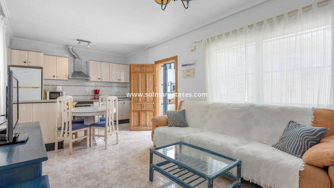 3 slaapkamer Rijtjeshuis te koop in La Marquesa met zwembad - € 209.000 (Ref: 9922703)