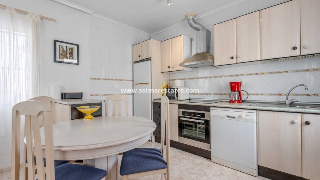 3 slaapkamer Rijtjeshuis te koop in La Marquesa met zwembad - € 209.000 (Ref: 9922703)