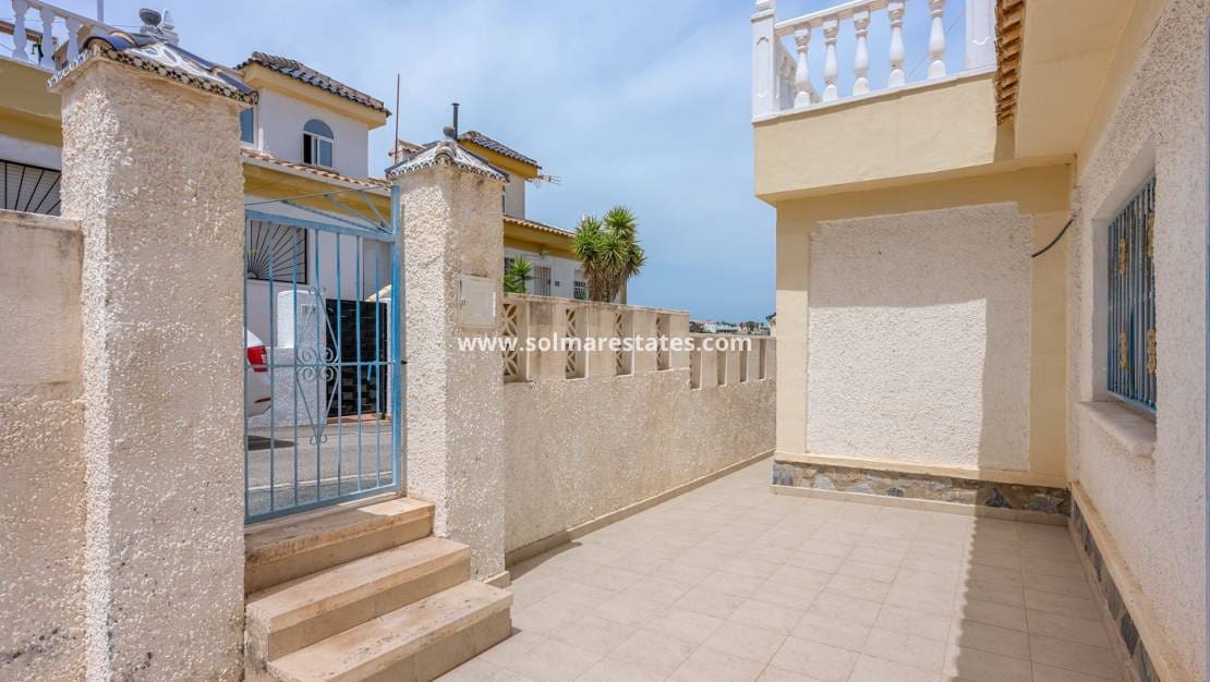 3 slaapkamer Rijtjeshuis te koop in La Marquesa met zwembad - € 209.000 (Ref: 9922703)