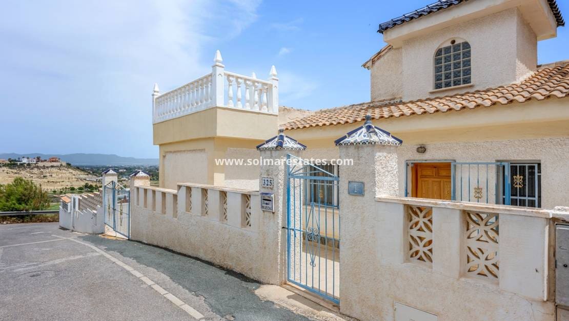 3 slaapkamer Rijtjeshuis te koop in La Marquesa met zwembad - € 209.000 (Ref: 9922703)