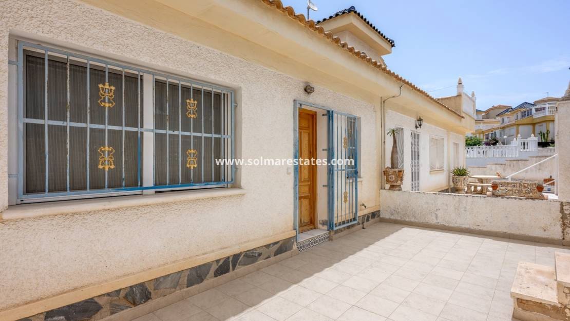 3 slaapkamer Rijtjeshuis te koop in La Marquesa met zwembad - € 209.000 (Ref: 9922703)