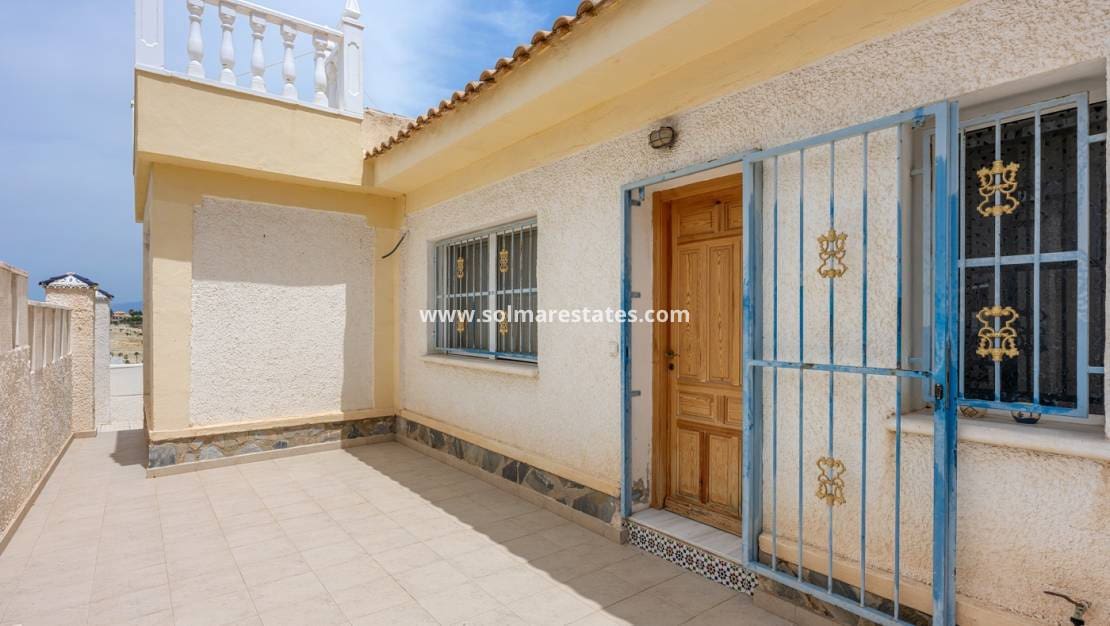 3 slaapkamer Rijtjeshuis te koop in La Marquesa met zwembad - € 209.000 (Ref: 9922703)