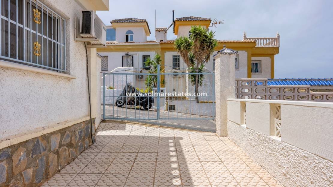3 slaapkamer Rijtjeshuis te koop in La Marquesa met zwembad - € 209.000 (Ref: 9922703)