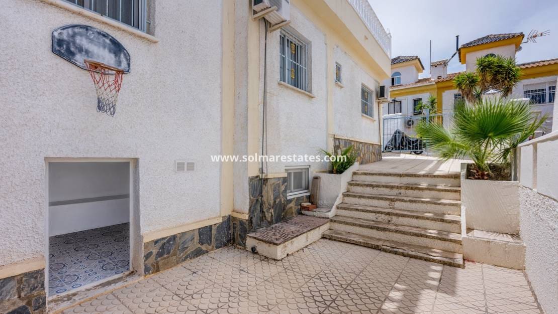 3 slaapkamer Rijtjeshuis te koop in La Marquesa met zwembad - € 209.000 (Ref: 9922703)