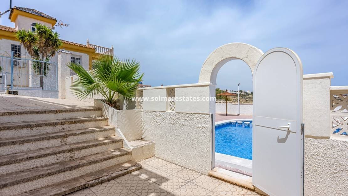 3 slaapkamer Rijtjeshuis te koop in La Marquesa met zwembad - € 209.000 (Ref: 9922703)