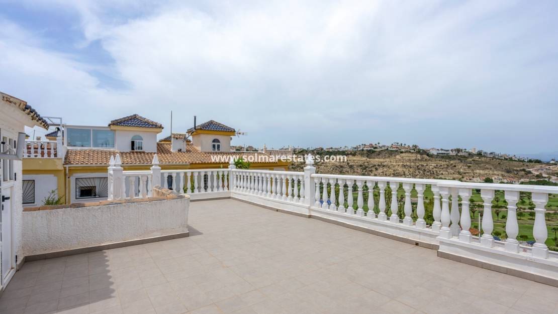 3 slaapkamer Rijtjeshuis te koop in La Marquesa met zwembad - € 209.000 (Ref: 9922703)