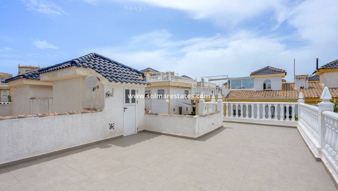 3 slaapkamer Rijtjeshuis te koop in La Marquesa met zwembad - € 209.000 (Ref: 9922703)