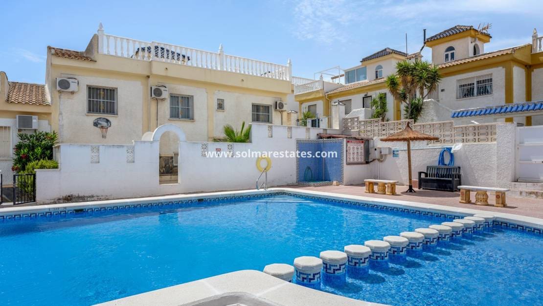 3 slaapkamer Rijtjeshuis te koop in La Marquesa met zwembad - € 209.000 (Ref: 9922703)