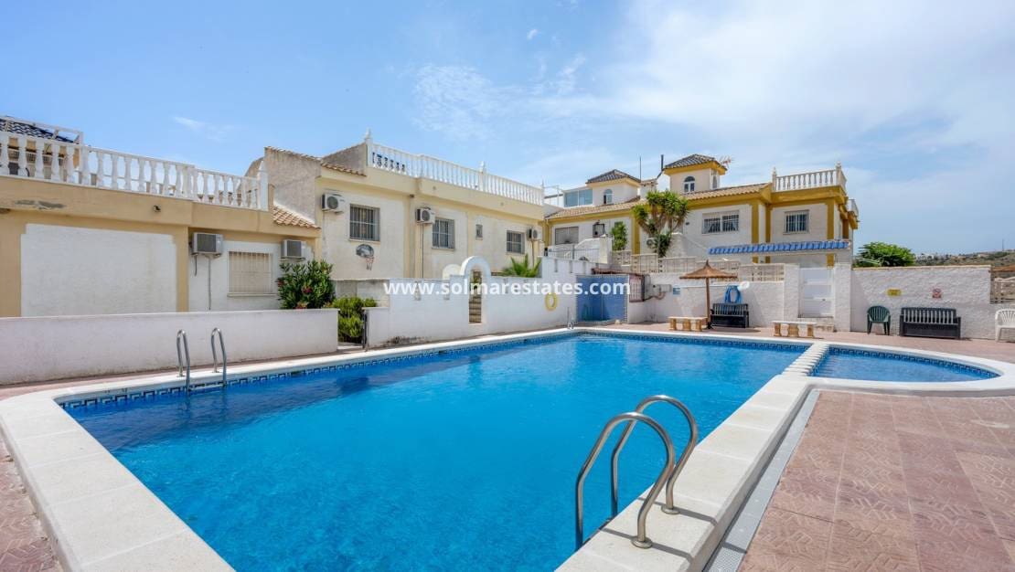 3 slaapkamer Rijtjeshuis te koop in La Marquesa met zwembad - € 209.000 (Ref: 9922703)
