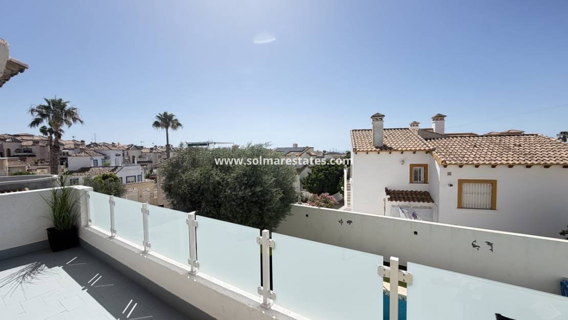 3 bedroom Villa for sale in Villamartin with pool - € 419,995 (Ref: 9925094)