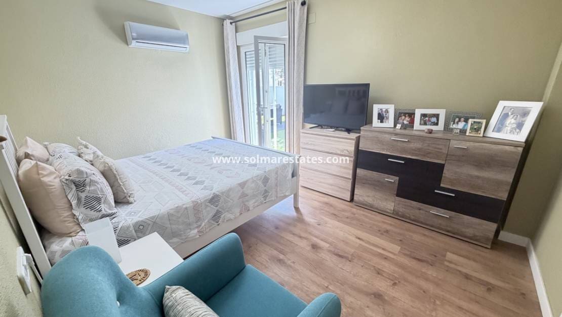 3 bedroom Villa for sale in Villamartin with pool - € 419,995 (Ref: 9925094)