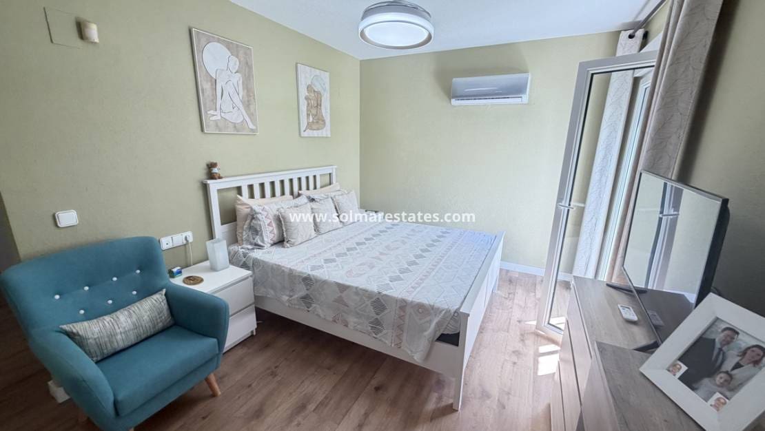 3 bedroom Villa for sale in Villamartin with pool - € 419,995 (Ref: 9925094)