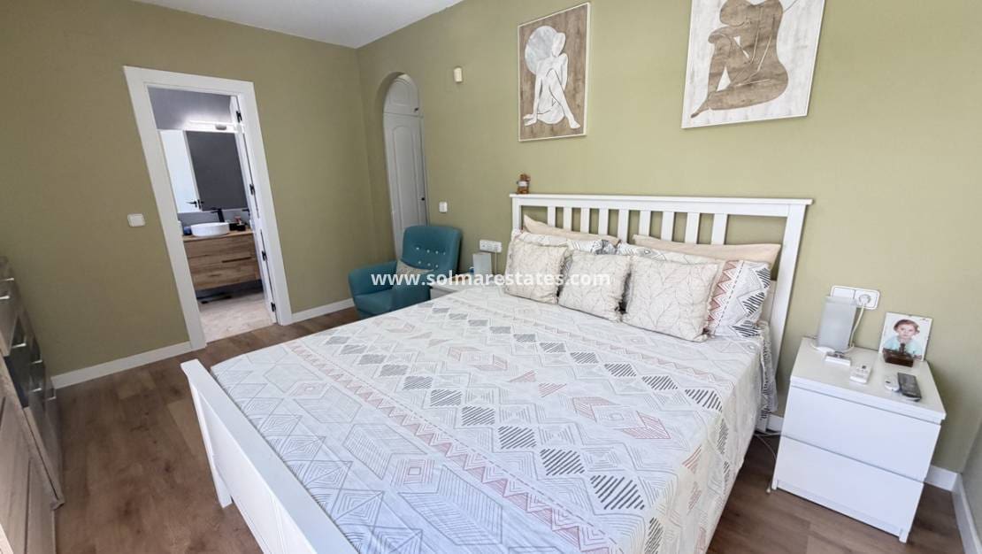3 bedroom Villa for sale in Villamartin with pool - € 419,995 (Ref: 9925094)