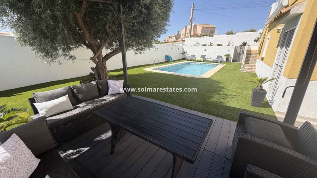 3 bedroom Villa for sale in Villamartin with pool - € 419,995 (Ref: 9925094)