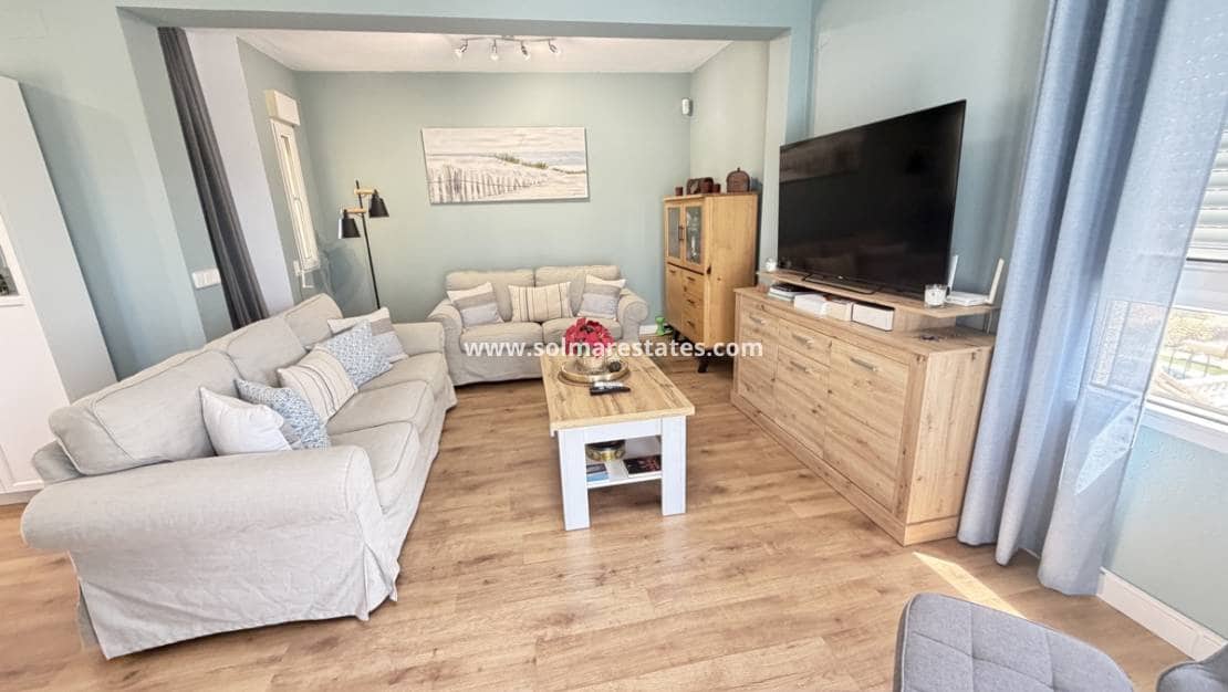 3 bedroom Villa for sale in Villamartin with pool - € 419,995 (Ref: 9925094)