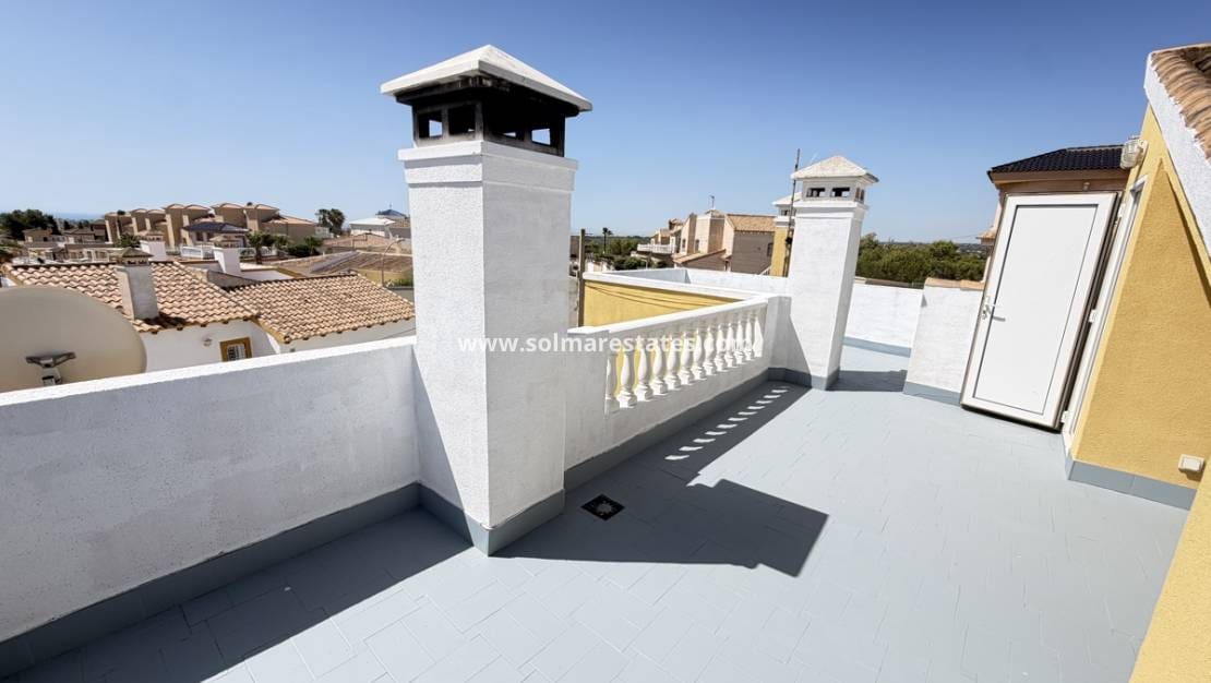 3 bedroom Villa for sale in Villamartin with pool - € 419,995 (Ref: 9925094)