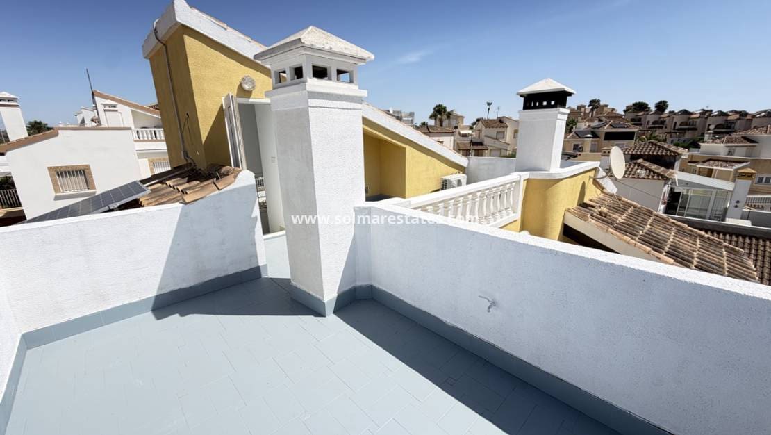 3 bedroom Villa for sale in Villamartin with pool - € 419,995 (Ref: 9925094)