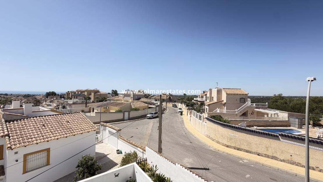 3 bedroom Villa for sale in Villamartin with pool - € 419,995 (Ref: 9925094)