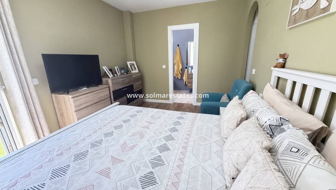 3 bedroom Villa for sale in Villamartin with pool - € 419,995 (Ref: 9925094)