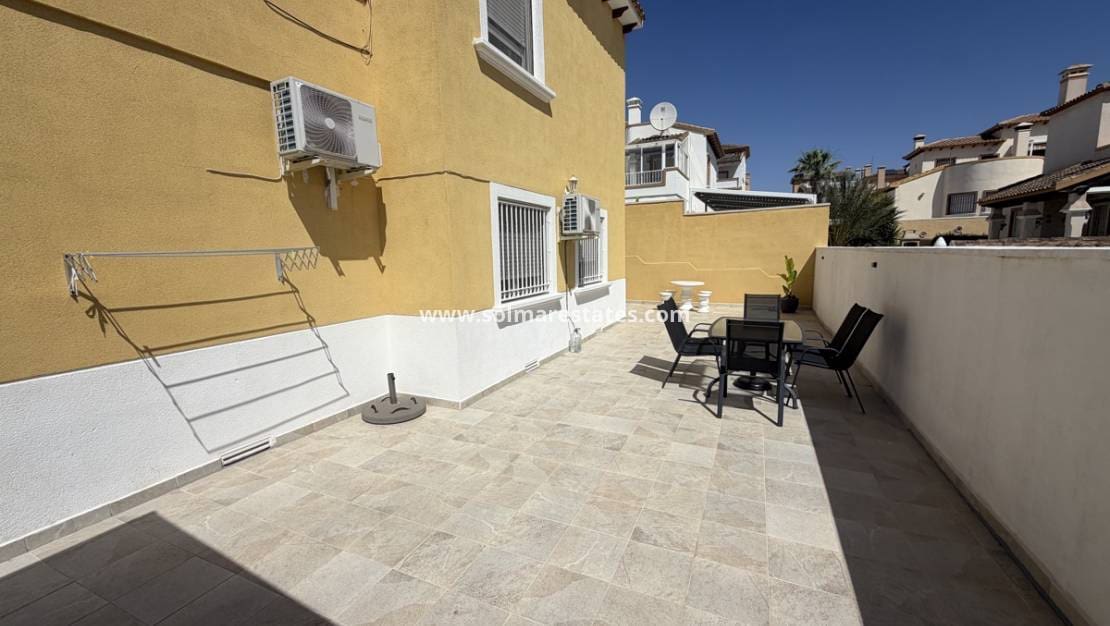 3 bedroom Villa for sale in Villamartin with pool - € 419,995 (Ref: 9925094)