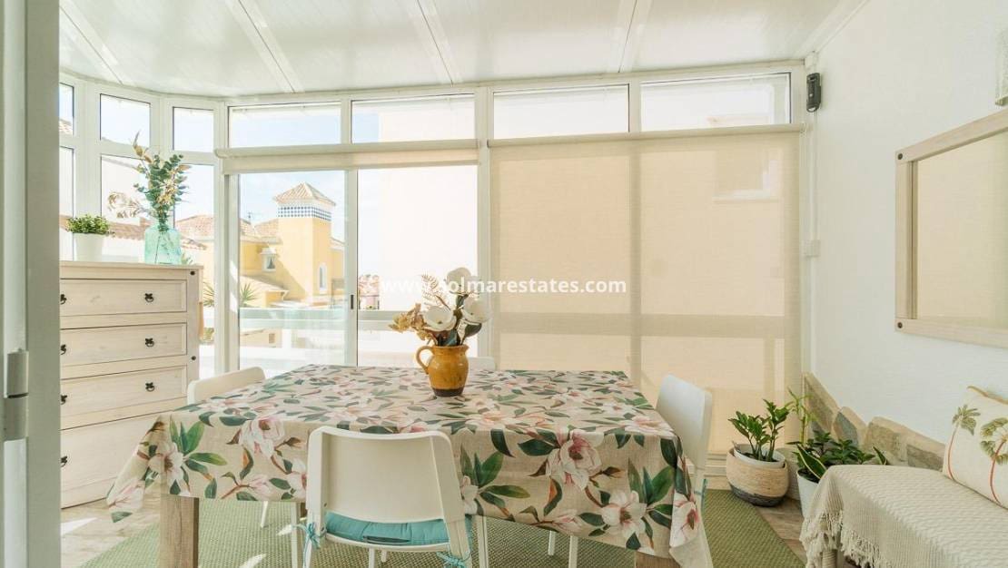 4 Zimmer Villa zu verkaufen in Villamartin mit Pool - 365.000 € (Ref: 9928478)