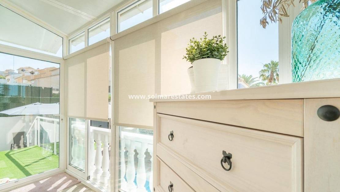 4 Zimmer Villa zu verkaufen in Villamartin mit Pool - 365.000 € (Ref: 9928478)