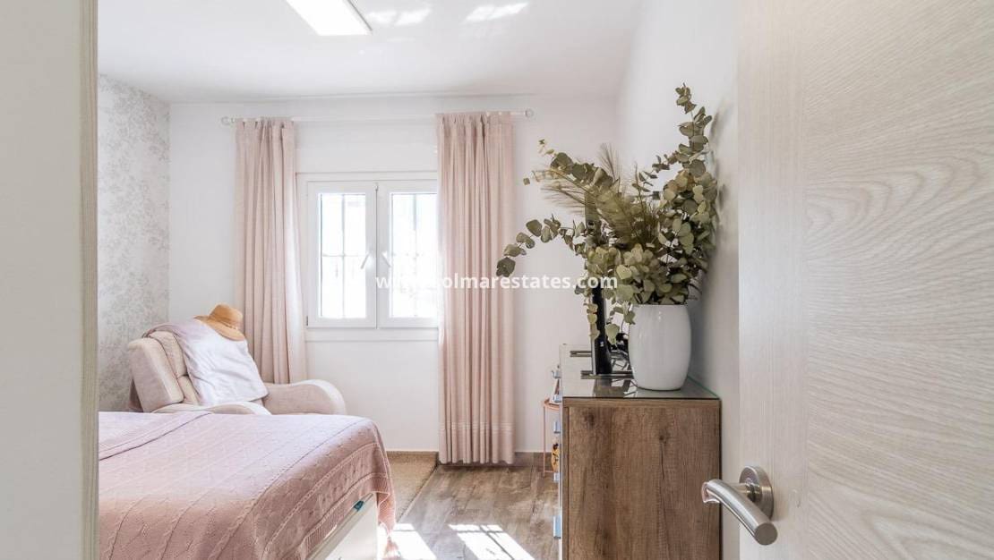 4 Zimmer Villa zu verkaufen in Villamartin mit Pool - 365.000 € (Ref: 9928478)