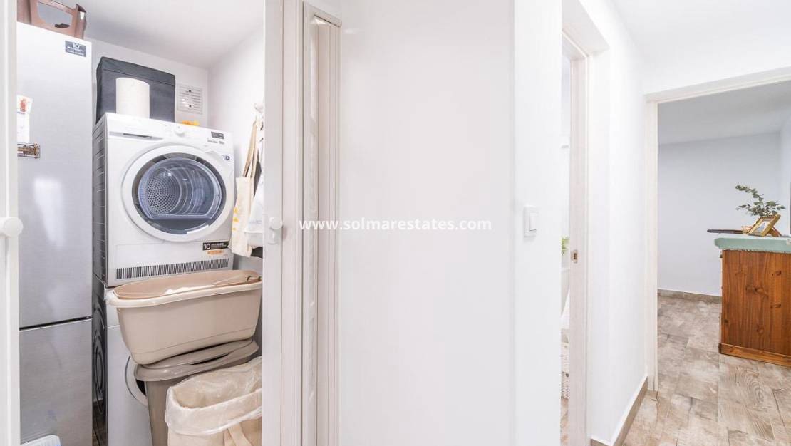 4 Zimmer Villa zu verkaufen in Villamartin mit Pool - 365.000 € (Ref: 9928478)