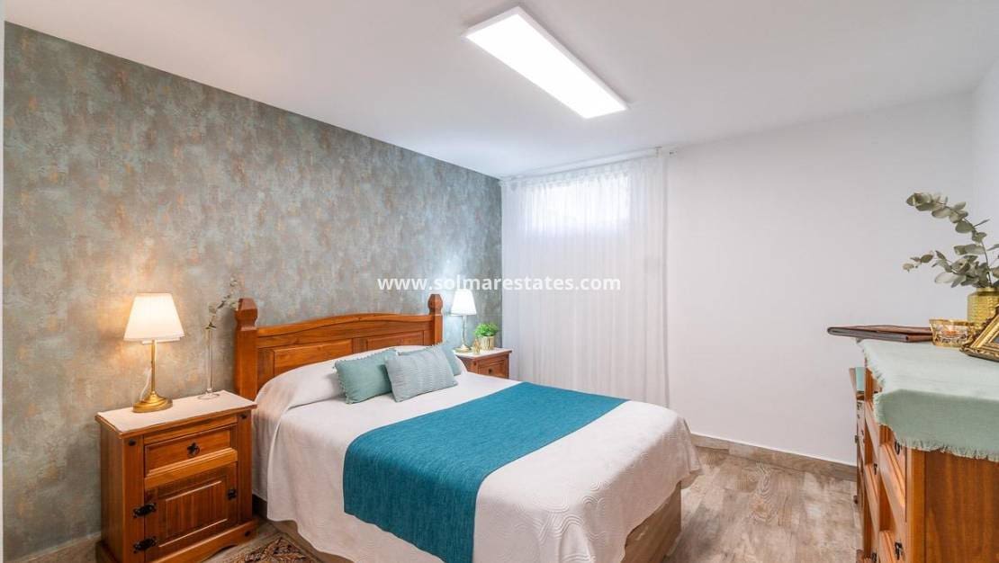 4 Zimmer Villa zu verkaufen in Villamartin mit Pool - 365.000 € (Ref: 9928478)