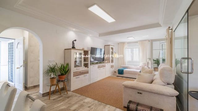 4 makuuhuone Huvila myytävänä paikassa Villamartin, Orihuela mukana uima-altaan - 365 000 € (Ref: 9928478)