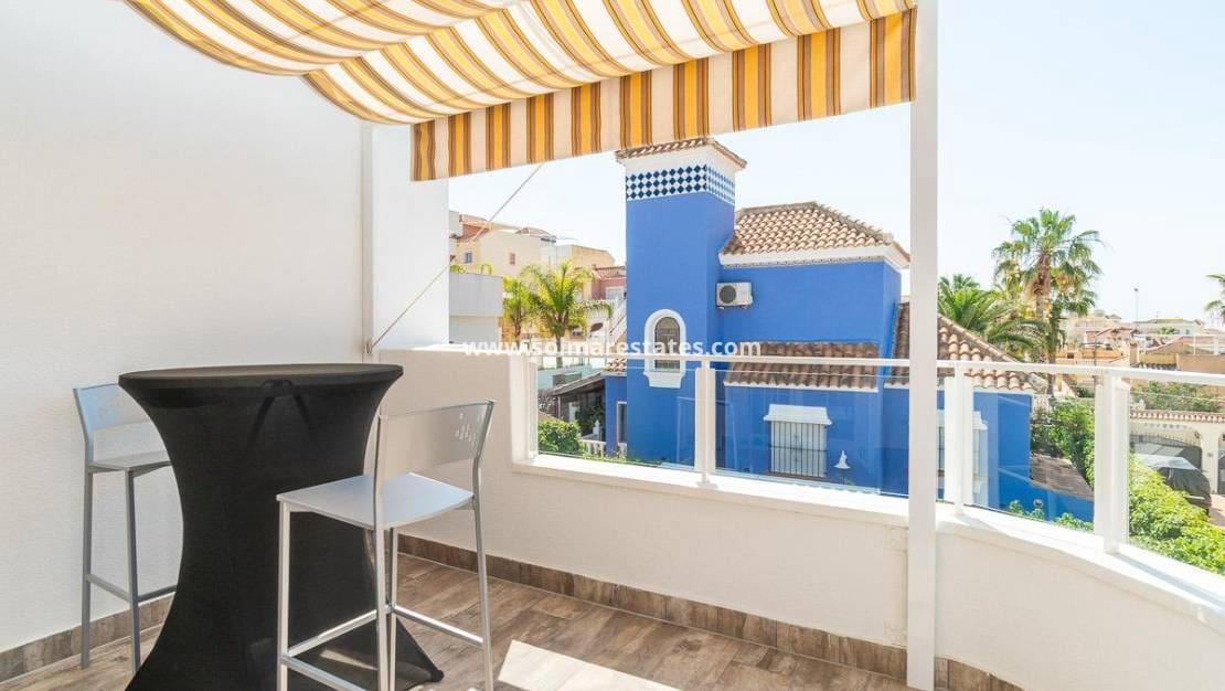 4 Zimmer Villa zu verkaufen in Villamartin mit Pool - 365.000 € (Ref: 9928478)