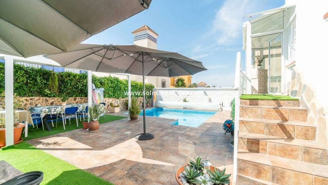 4 Zimmer Villa zu verkaufen in Villamartin mit Pool - 365.000 € (Ref: 9928478)