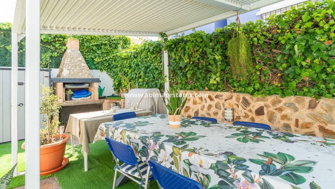 4 Zimmer Villa zu verkaufen in Villamartin mit Pool - 365.000 € (Ref: 9928478)