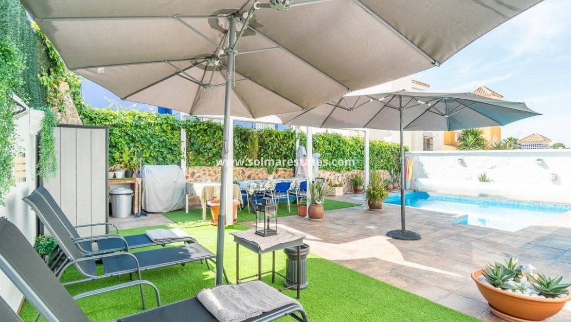 4 Zimmer Villa zu verkaufen in Villamartin mit Pool - 365.000 € (Ref: 9928478)