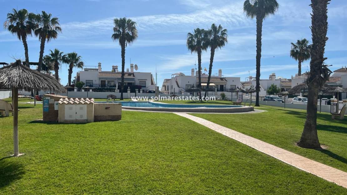 2 slaapkamer Appartement te koop in Playa Flamenca met zwembad - € 179.900 (Ref: 9929976)