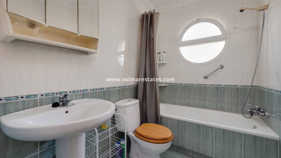 3 sypialnia Dom na sprzedaż w Playa Flamenca z basenem - 189 900 € (Ref: 9932288)
