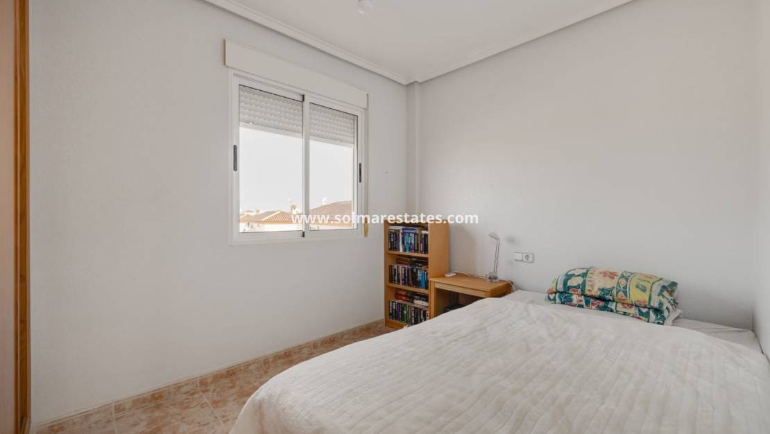 3 sypialnia Dom na sprzedaż w Playa Flamenca z basenem - 189 900 € (Ref: 9932288)