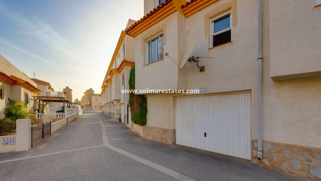 3 sypialnia Dom na sprzedaż w Playa Flamenca z basenem - 189 900 € (Ref: 9932288)