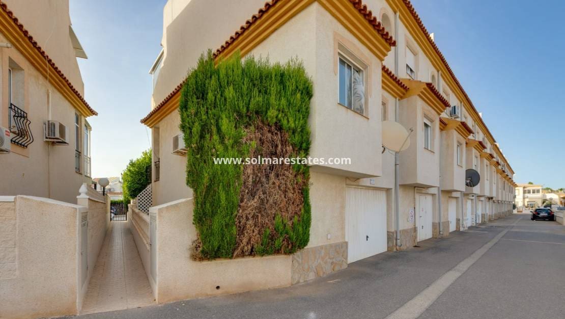 3 sypialnia Dom na sprzedaż w Playa Flamenca z basenem - 189 900 € (Ref: 9932288)
