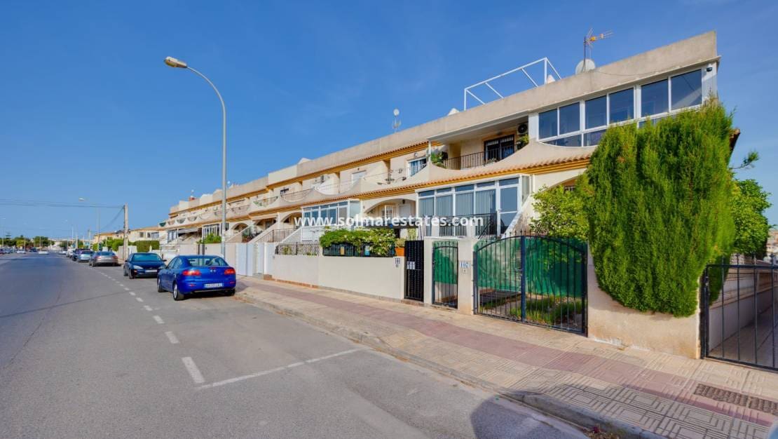 3 sypialnia Dom na sprzedaż w Playa Flamenca z basenem - 189 900 € (Ref: 9932288)
