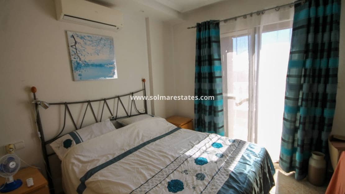 2 makuuhuone Paritalo myytävänä paikassa Villamartin mukana uima-altaan - 215 000 € (Ref: 9935407)