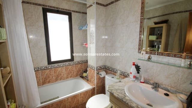 2 chambre Villa/Maison Semi-Mitoyenne à vendre à Villamartin, Orihuela avec piscine - 215 000 € (Ref: 9935407)