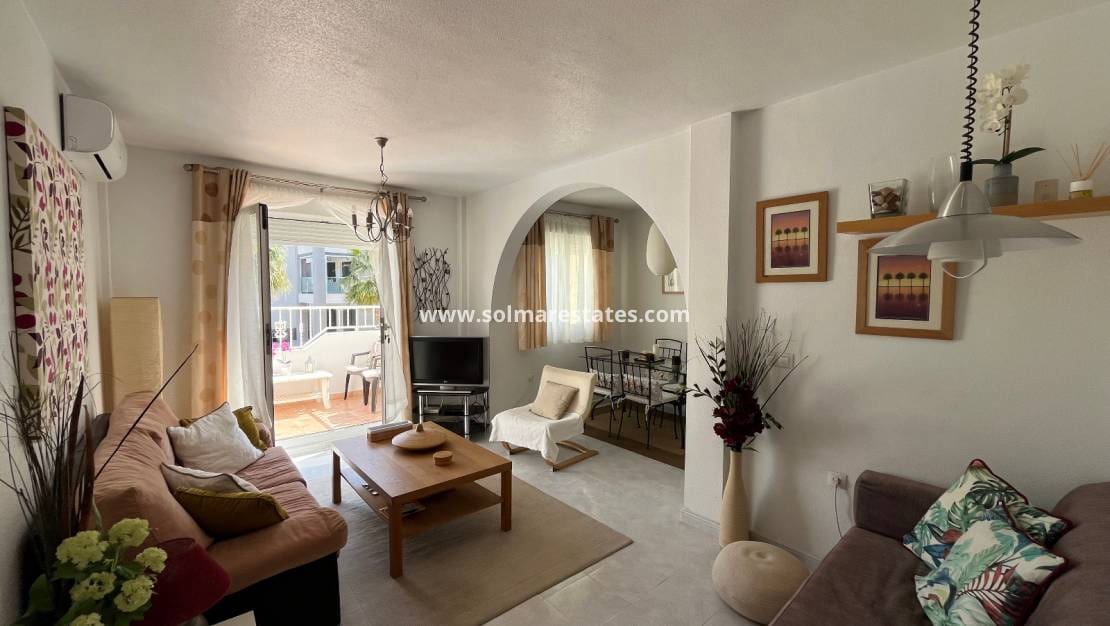 2 slaapkamer Appartement te koop in Villamartin met zwembad - € 164.995 (Ref: 9937212)