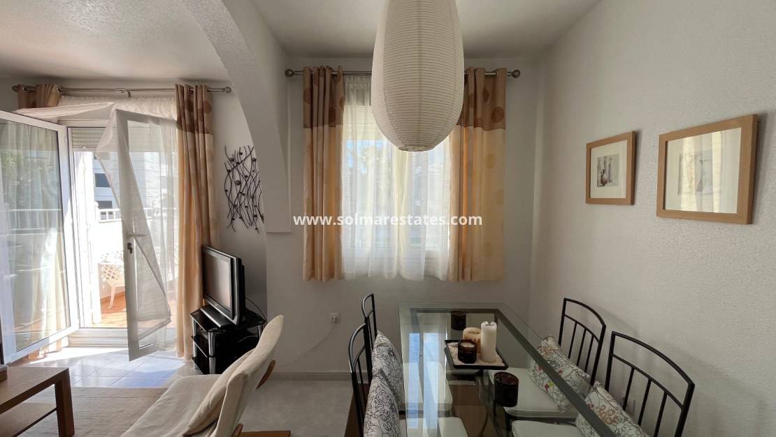 2 slaapkamer Appartement te koop in Villamartin met zwembad - € 164.995 (Ref: 9937212)